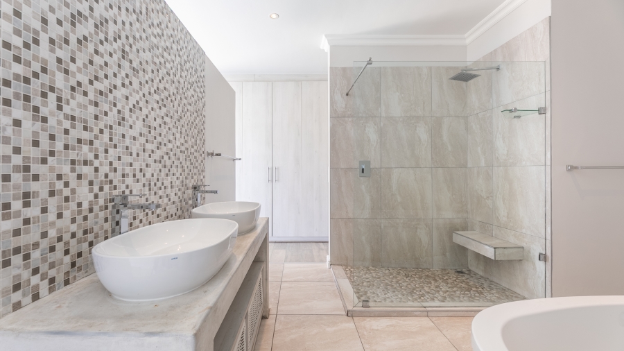 To Let 4 Bedroom Property for Rent in Bloubergstrand Western Cape